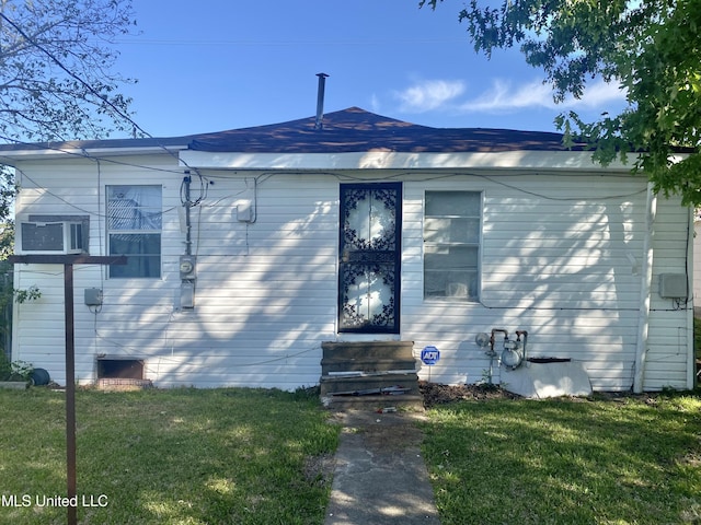 810 S Edwards Ave, Clarksdale, MS 38614 - view of side of home with a yard, entry steps, and cooling unit
