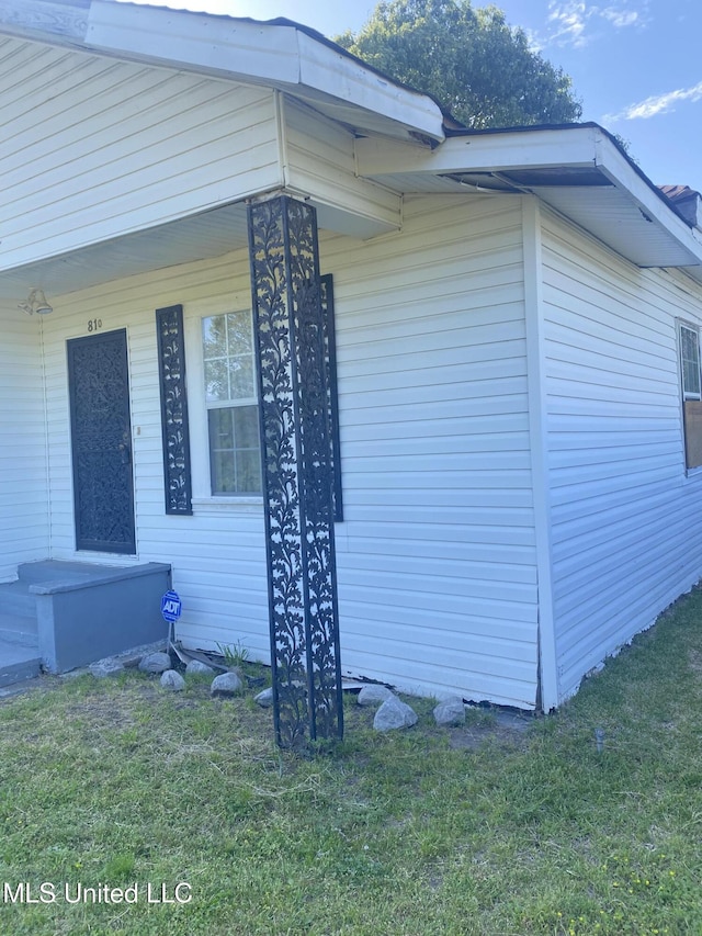 810 S Edwards Ave, Clarksdale, MS 38614 - view of home's exterior with a lawn
