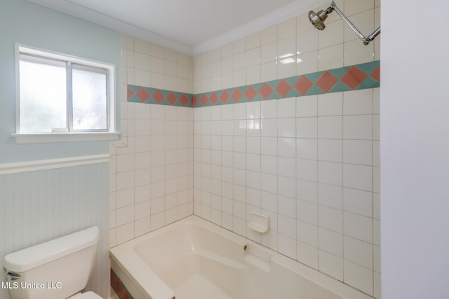 bathroom with crown molding, tiled shower / bath combo, and toilet