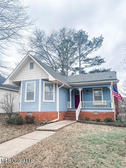 view of front of house with a porch and a front yard