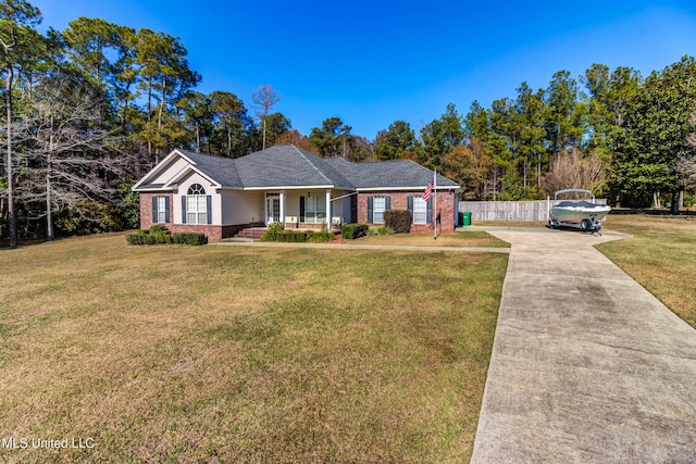 ranch-style house featuring a front lawn and covered porch