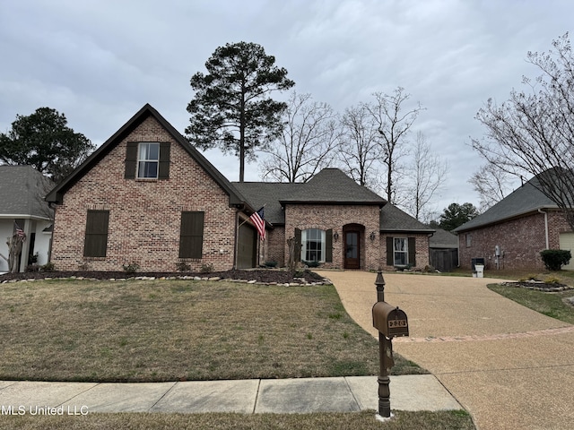 view of front facade featuring a garage and a front lawn