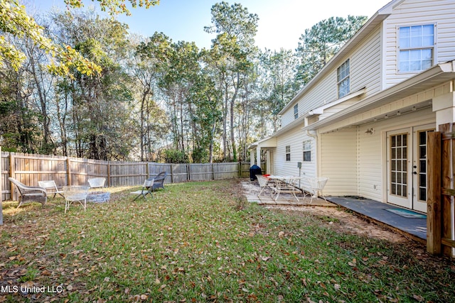 view of yard featuring a patio area