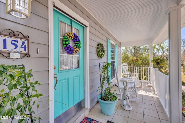 doorway to property with covered porch