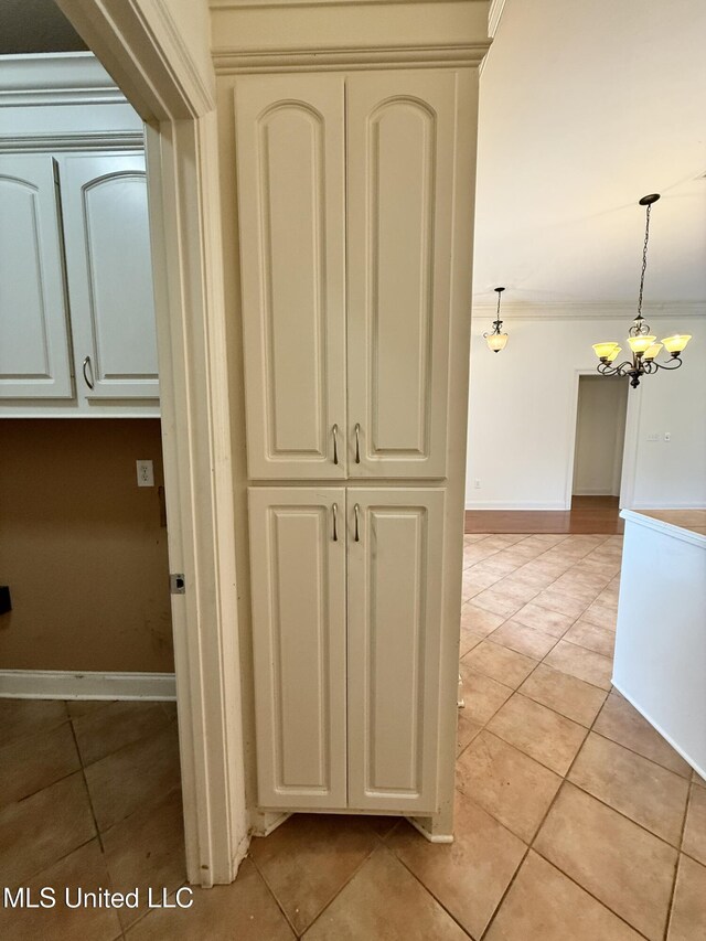 302 Bedford Ct, Brandon, MS 39047 - detailed view of crown molding, a chandelier, and baseboards