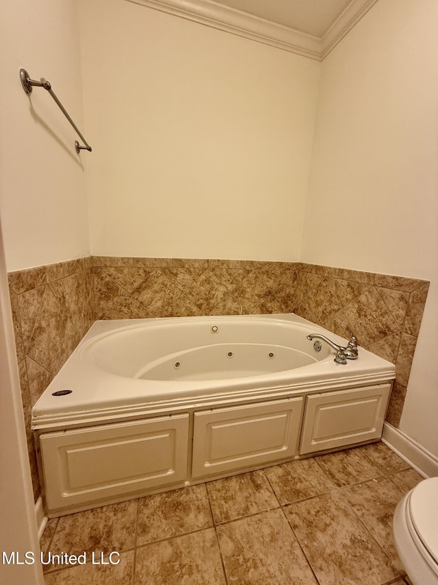 302 Bedford Ct, Brandon, MS 39047 - full bath with a jetted tub, toilet, and crown molding
