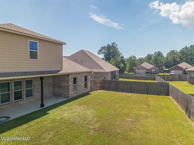 view of yard featuring a patio