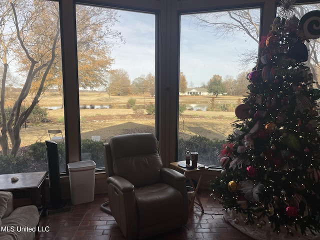 5 Lombardy Rd, Drew, MS 38737 - sitting room with a water view