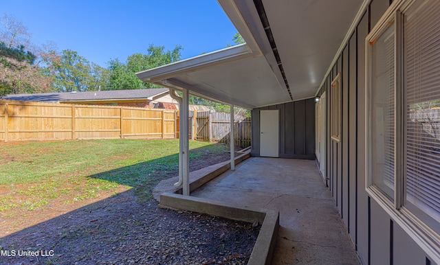 view of yard with a patio area