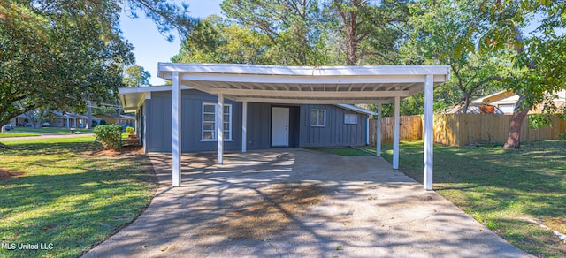 view of front of house featuring a front yard and a carport