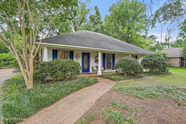 634 Twin Harbor Pl, Madison, MS 39110 - ranch-style home with stucco siding, a porch, and roof with shingles