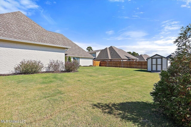 view of yard featuring a storage shed