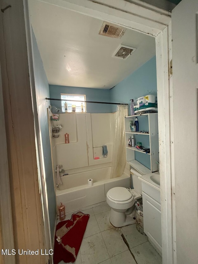 519 Copp St, Biloxi, MS 39530 - full bath with toilet, tile patterned flooring, visible vents, and shower / bath combo