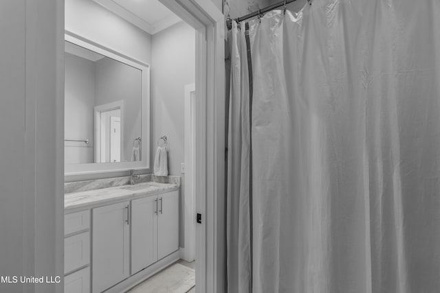 bathroom with a shower with shower curtain and vanity