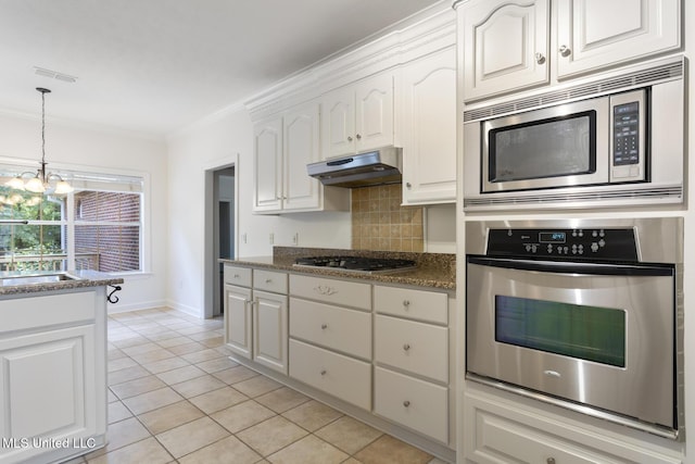 52 Eastgate Dr, Brandon, MS 39042 - kitchen with stainless steel appliances, under cabinet range hood, crown molding, a chandelier, and white cabinets