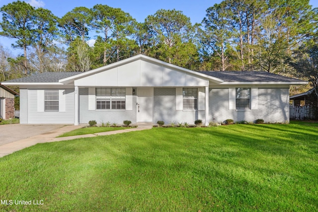 single story home with a front yard