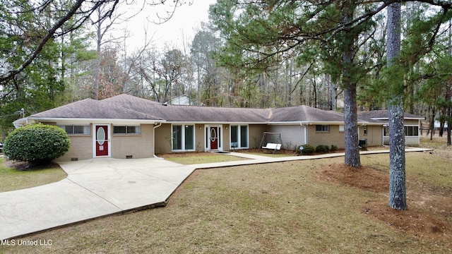 single story home with a front yard