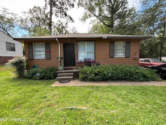 view of front of house with a front lawn