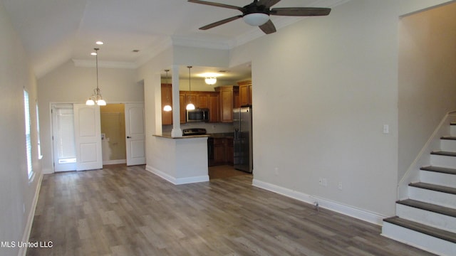 kitchen featuring stainless steel appliances, ornamental molding, wood finished floors, and baseboards