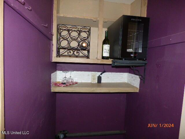 room details with bar and tasteful backsplash