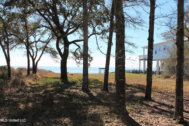 Listing photo 3 for 5009 E Belle Fontaine Rd, Ocean Springs MS 39564