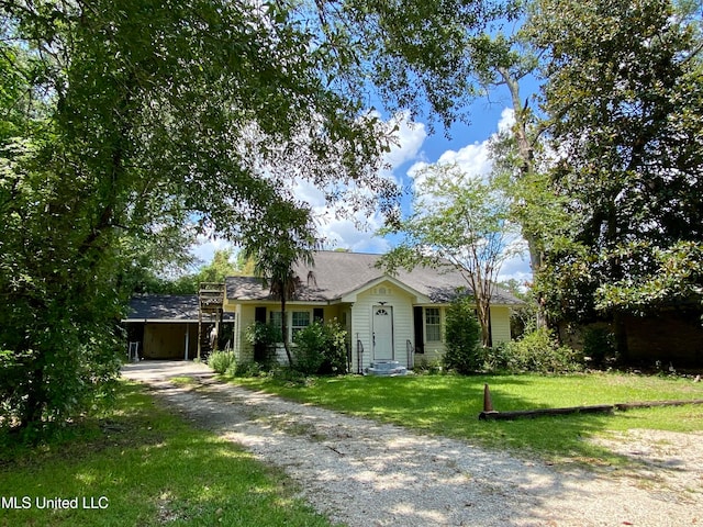 single story home with a front yard