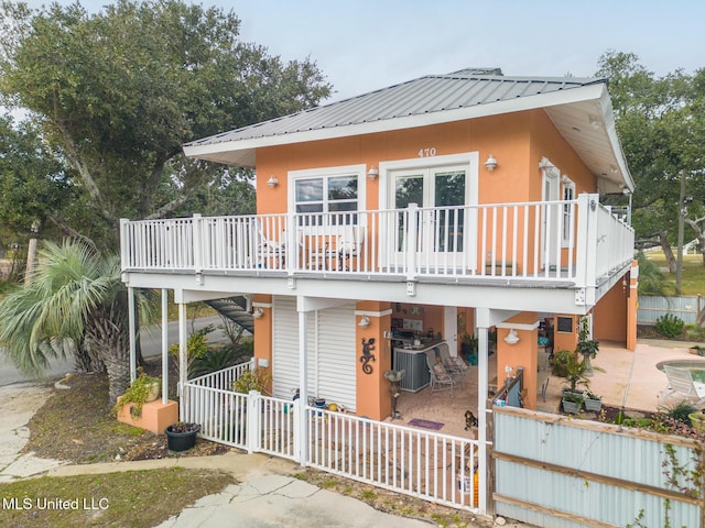 view of front of property with a patio