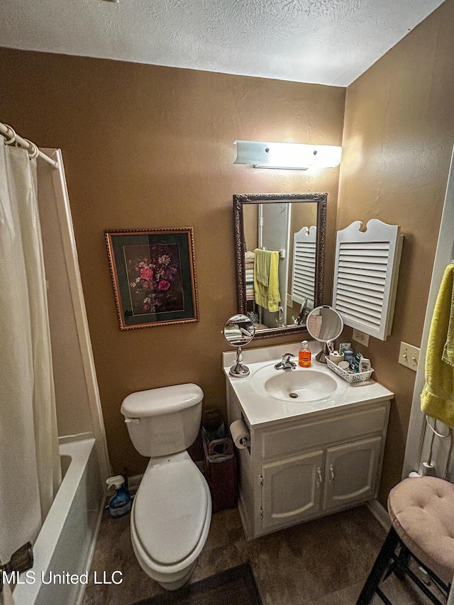 342 Lakebend Dr, Brandon, MS 39042 - full bathroom with a textured ceiling, vanity, toilet, and shower / bath combo