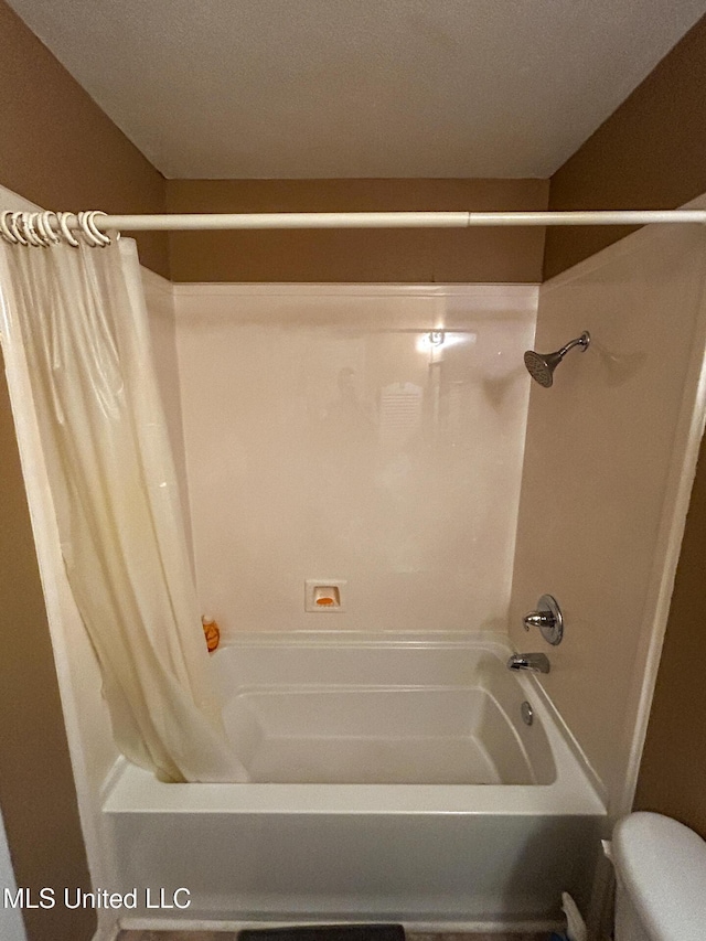 342 Lakebend Dr, Brandon, MS 39042 - bathroom with shower / bathtub combination with curtain and toilet