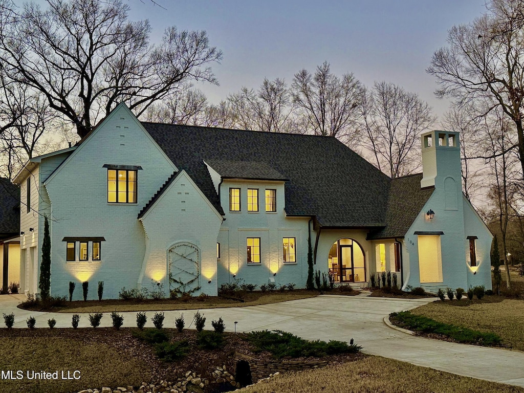 view of front of property featuring brick siding and driveway