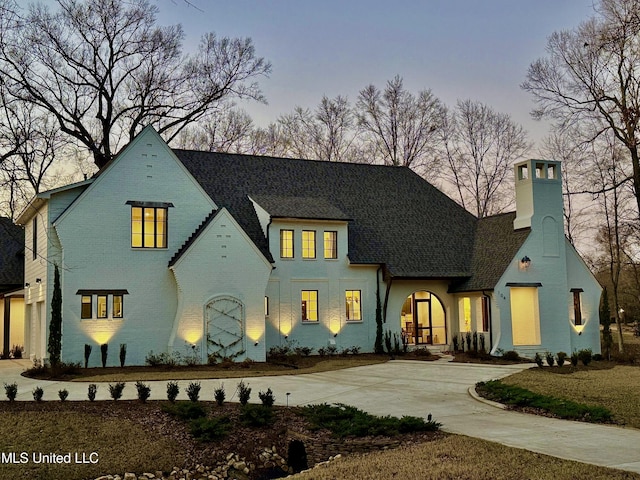 view of front of property featuring brick siding and driveway