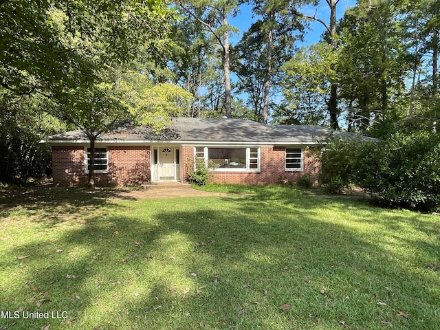 single story home featuring a front yard