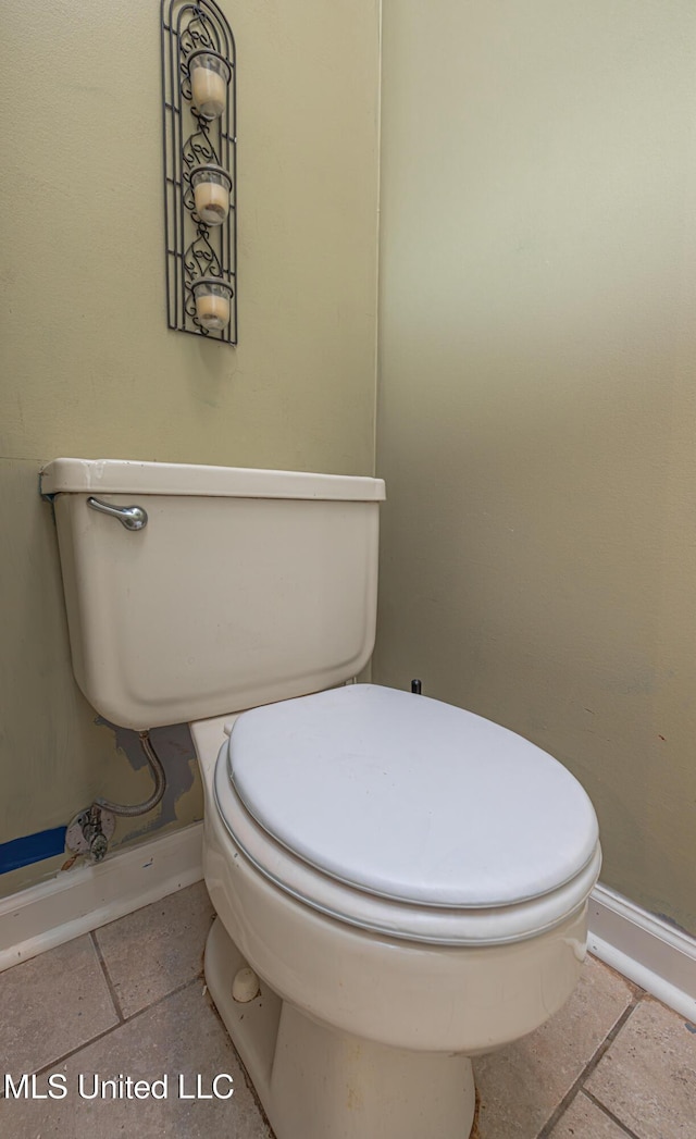 116 Hidden Hills Dr, Madison, MS 39110 - bathroom featuring baseboards and toilet