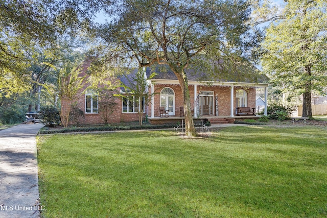 view of front facade featuring a front yard