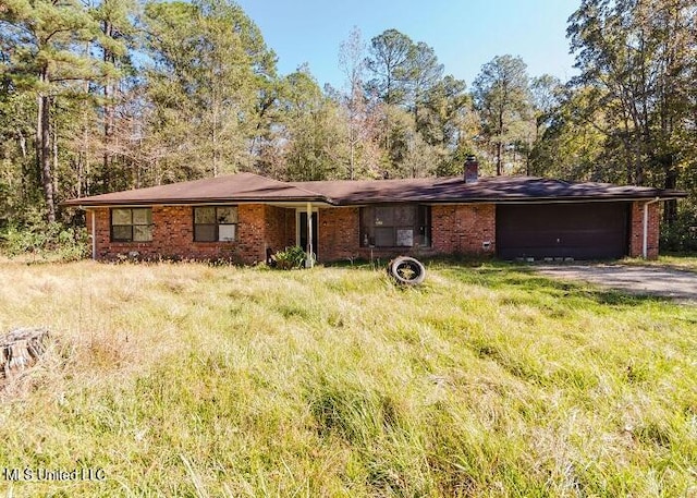 single story home featuring a garage