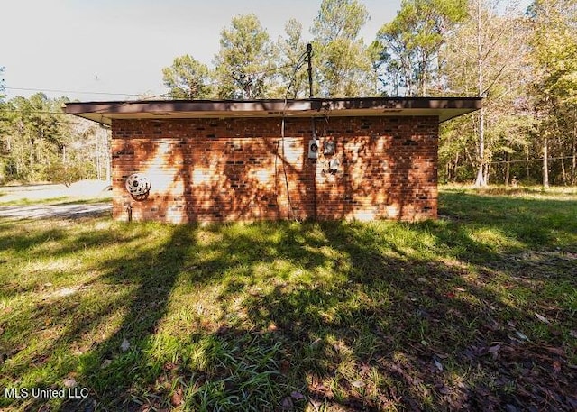 view of outdoor structure with a yard