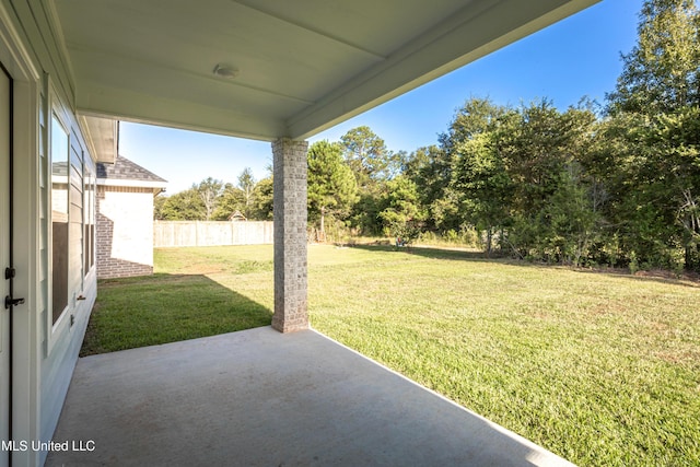 view of yard featuring a patio