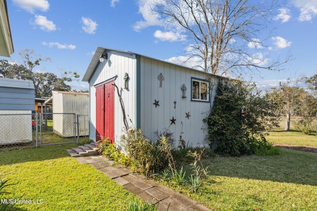 view of outdoor structure with a yard