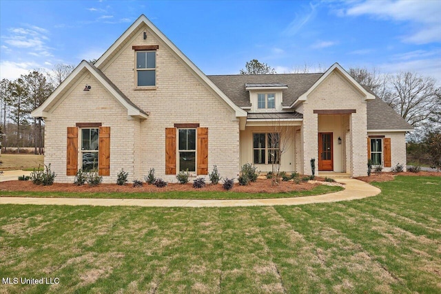 view of front of house with a front lawn