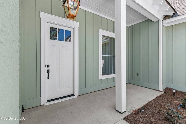 entrance to property with covered porch