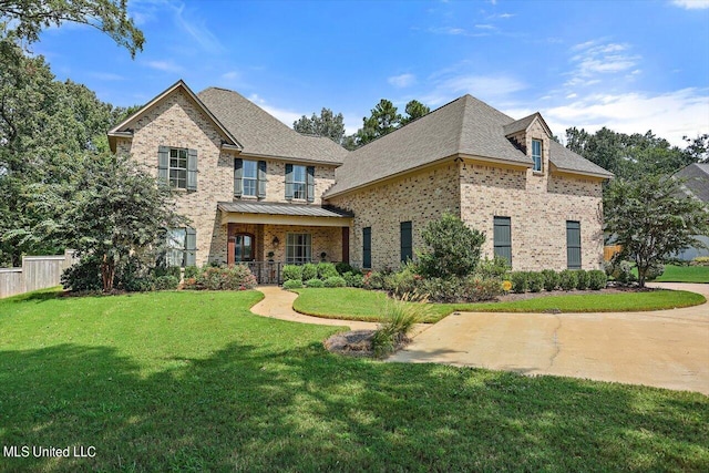 view of front of house featuring a front yard