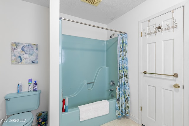 bathroom with shower / bath combo with shower curtain, a textured ceiling, and toilet