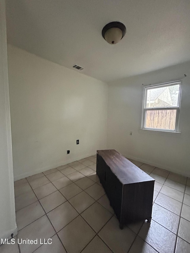 unfurnished room featuring light tile patterned floors and visible vents