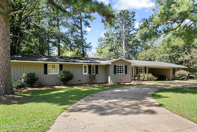 single story home featuring a carport and a front lawn