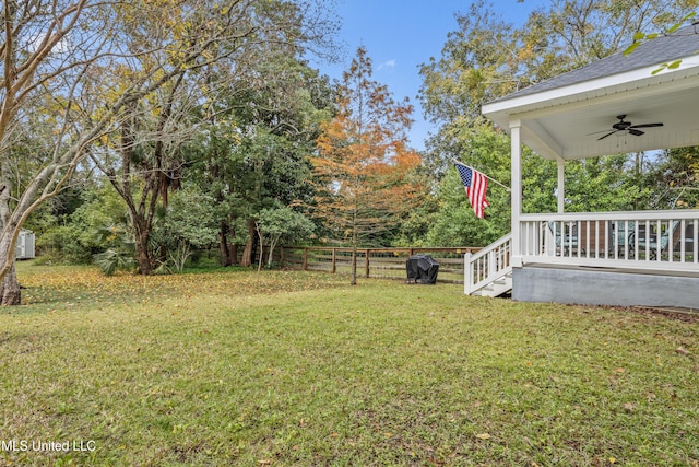 view of yard featuring ceiling fan