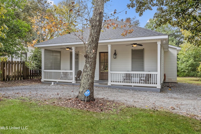 view of front of home featuring covered porch, ceiling fan, and a front yard