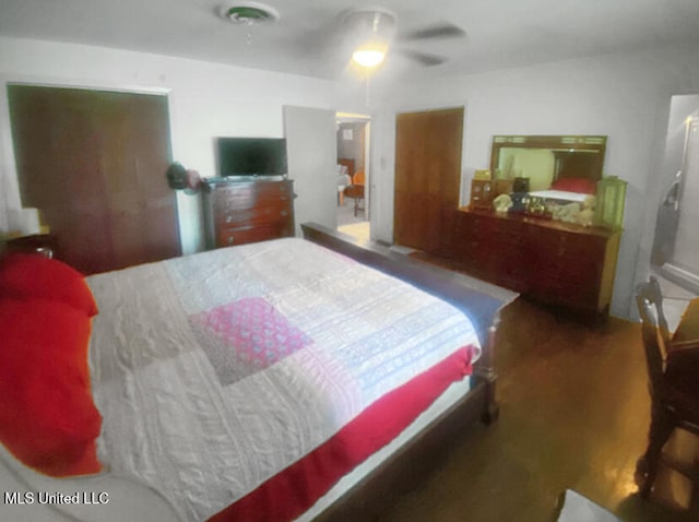 305 Bazinsky Rd, Vicksburg, MS 39180 - bedroom with a ceiling fan