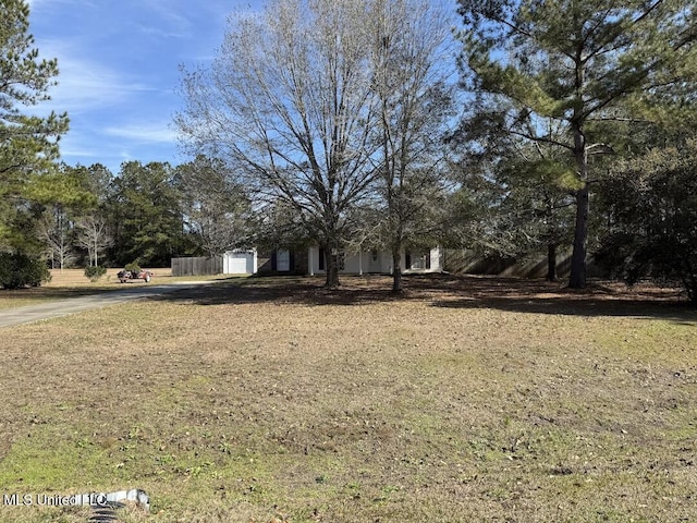 view of front of home featuring aphalt driveway