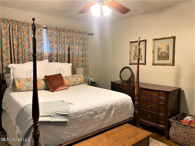 bedroom with ceiling fan