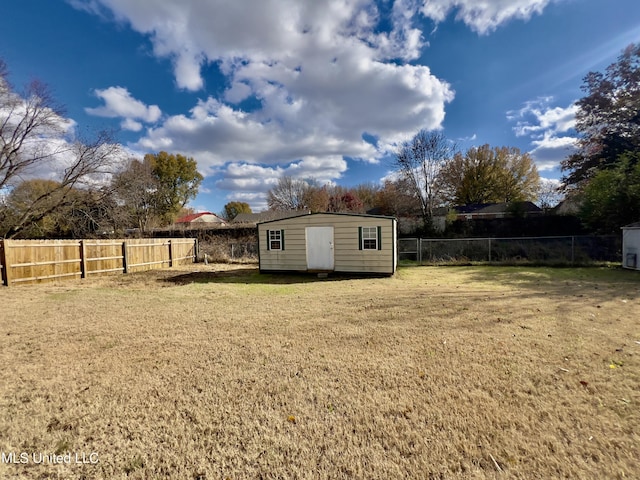 view of yard featuring a storage unit